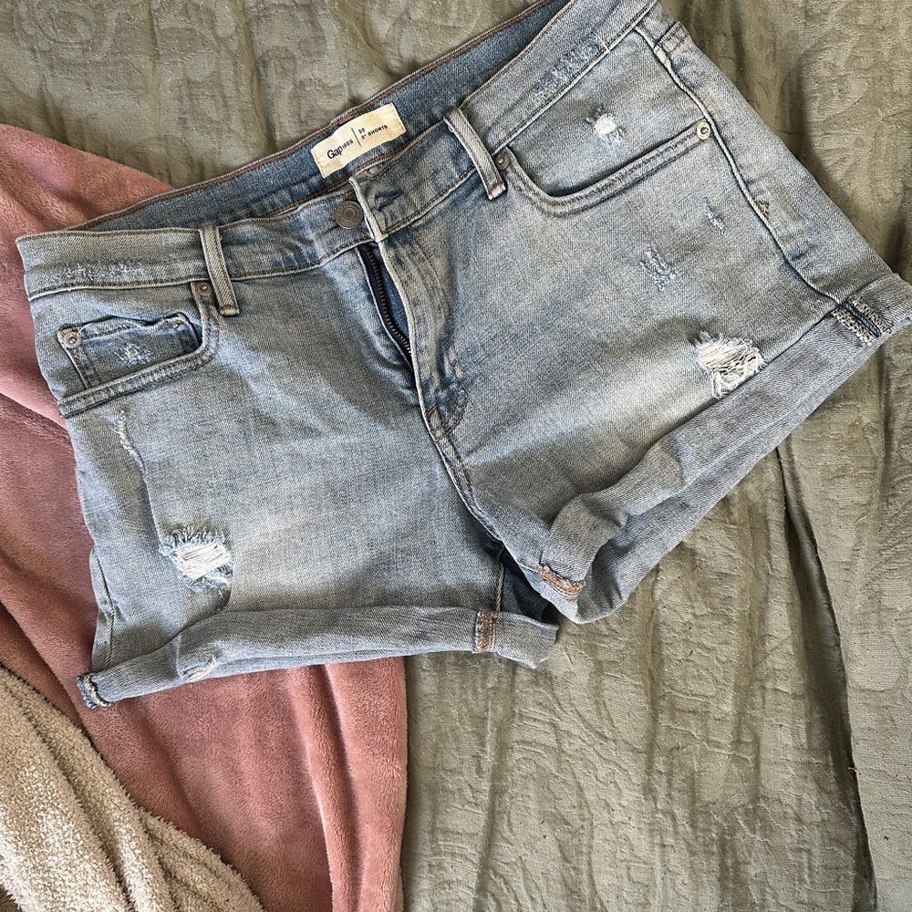 Gap 3” denim shorts